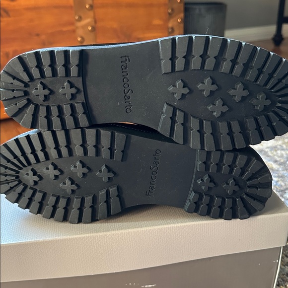 Franco Sarto New in box Patent Loafer. Size 8. - Picture 5 of 5